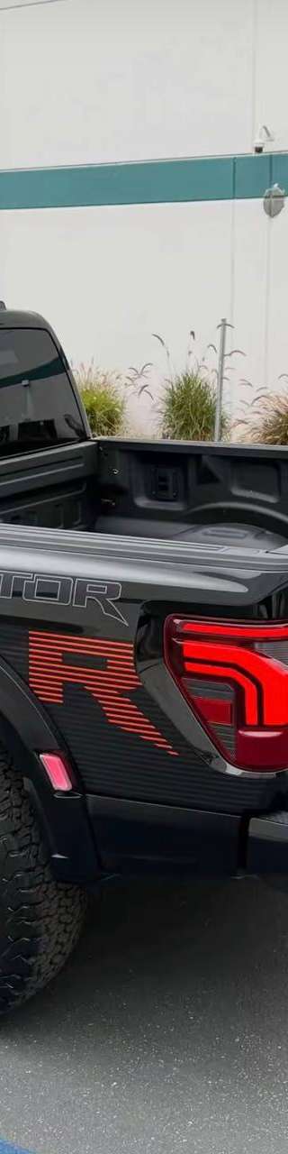 2026 Ford F-150 Raptor R thumbnail 4