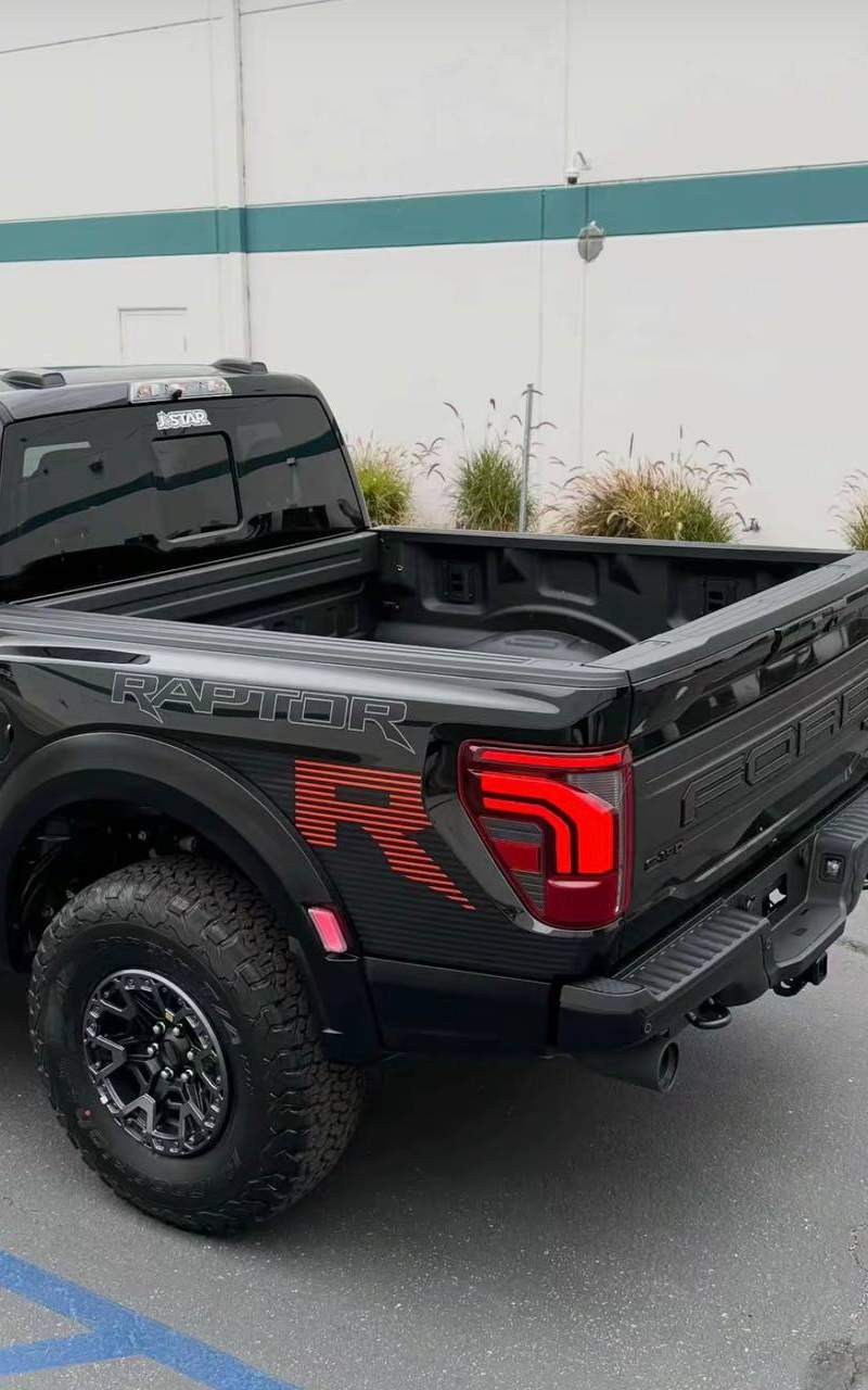 2026 Ford F-150 Raptor R 4