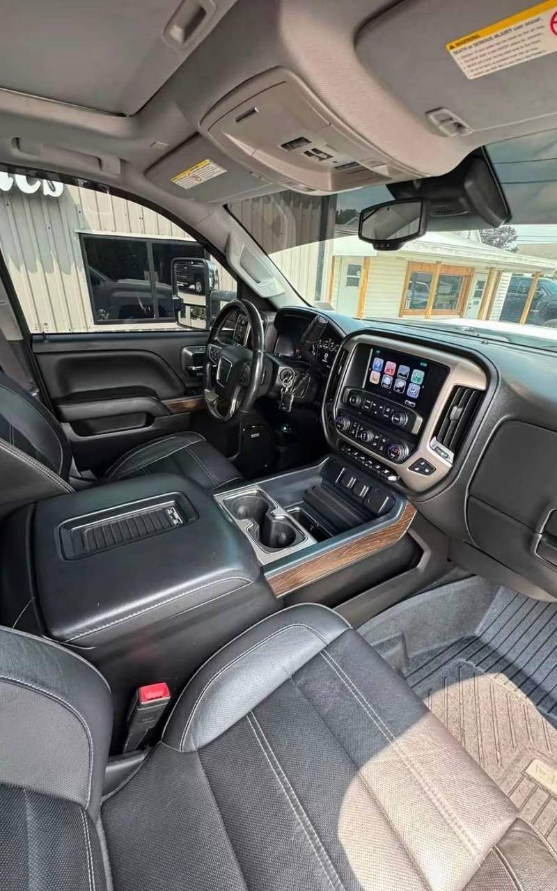 2017 GMC Sierra 2500HD Denali 2