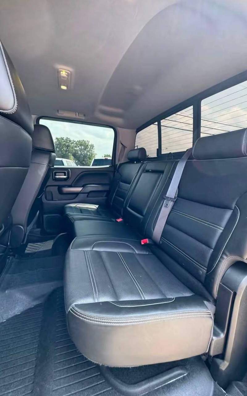 2017 GMC Sierra 2500HD Denali 3