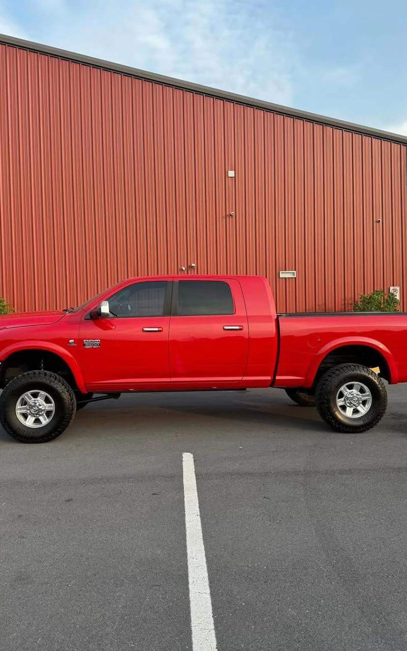 2011 Ram 3500 Laramie mega cab 6