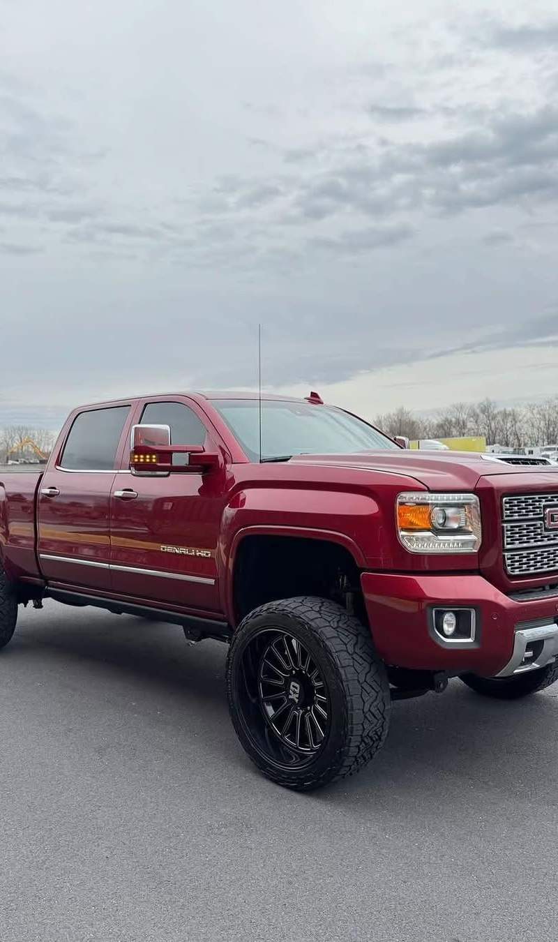 2018 GMC Sierra 2500HD Denali 8
