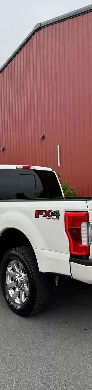2017 Ford F-250 Super Duty Platinum thumbnail 3