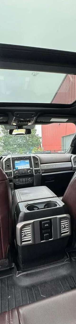 2017 Ford F-250 Super Duty Platinum thumbnail 6