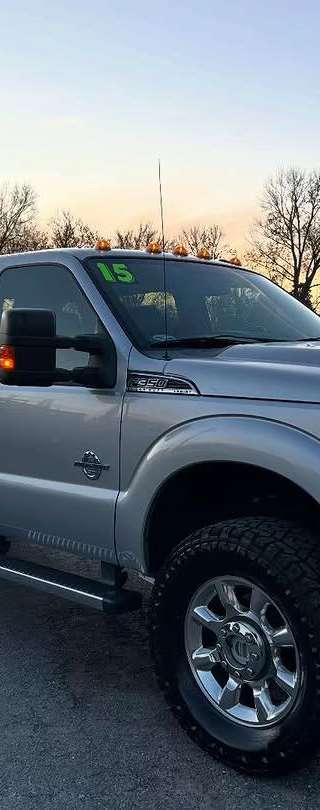 2015 Ford F-350 Super Duty Lariat thumbnail 3