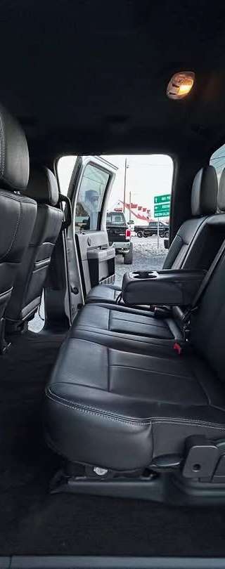 2015 Ford F-350 Super Duty Lariat thumbnail 4
