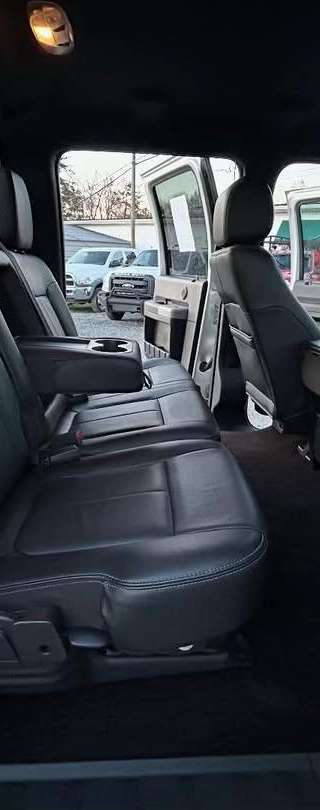 2015 Ford F-350 Super Duty Lariat thumbnail 5