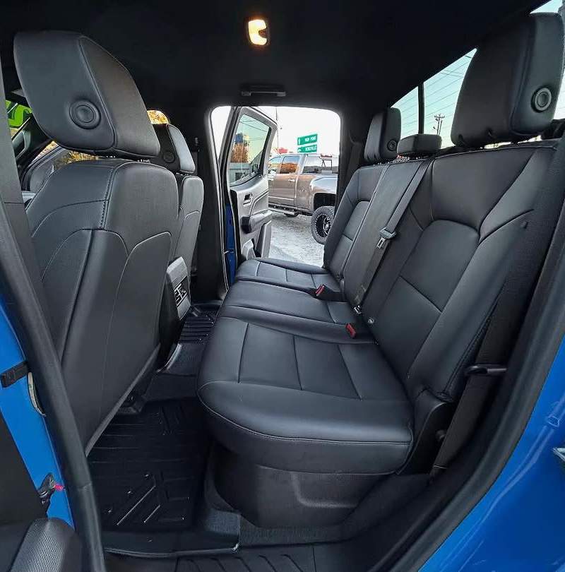 2025 Chevrolet Colorado Trail Boss 4x4 8