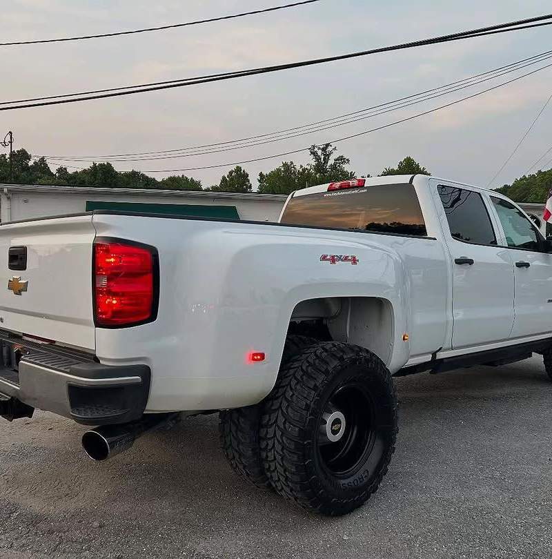 2016 Chevrolet Silverado 3500HD Duramax 9