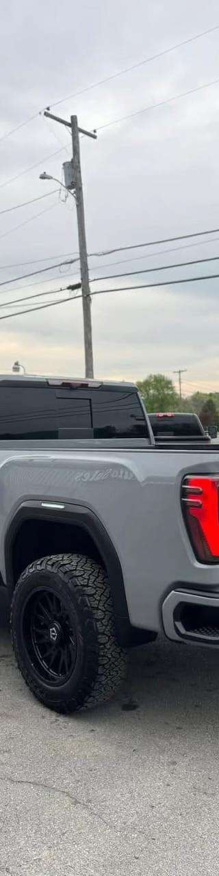 2024 GMC Sierra HD AT4 thumbnail 3