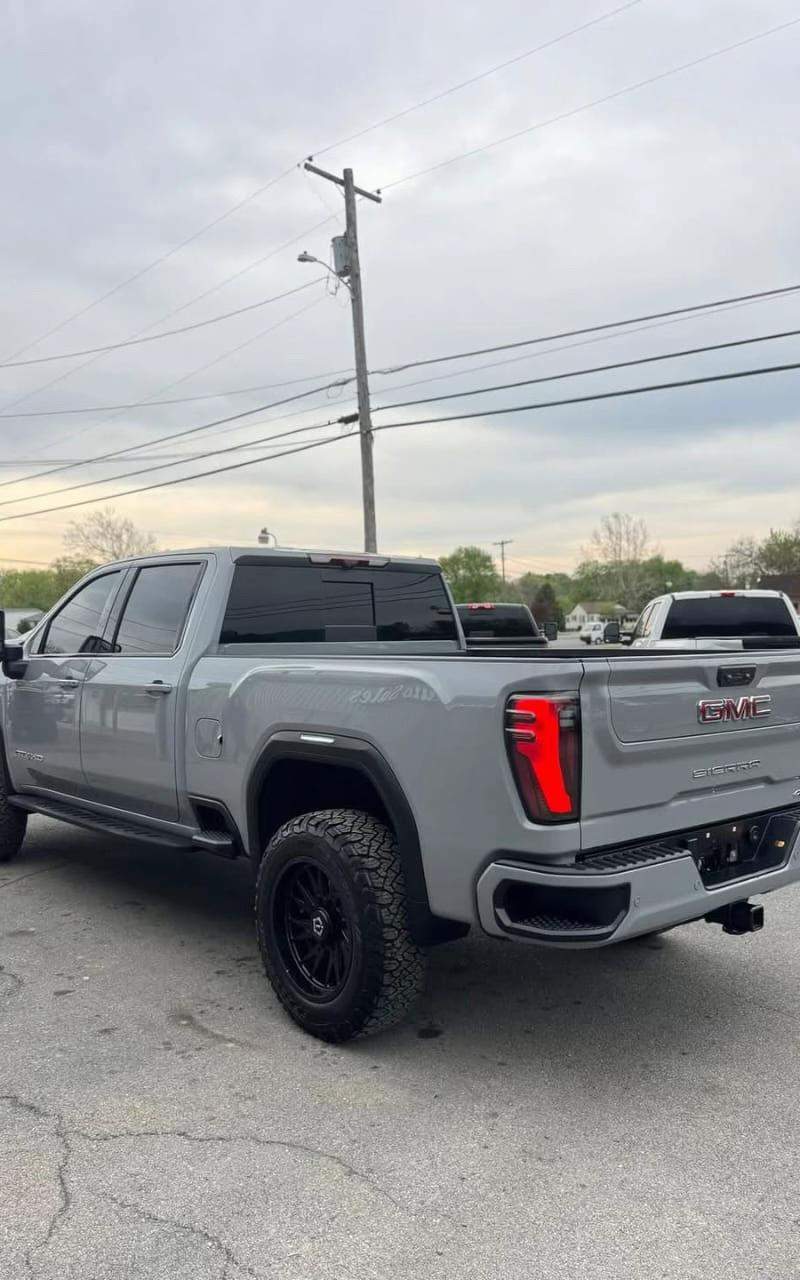 2024 GMC Sierra HD AT4 3