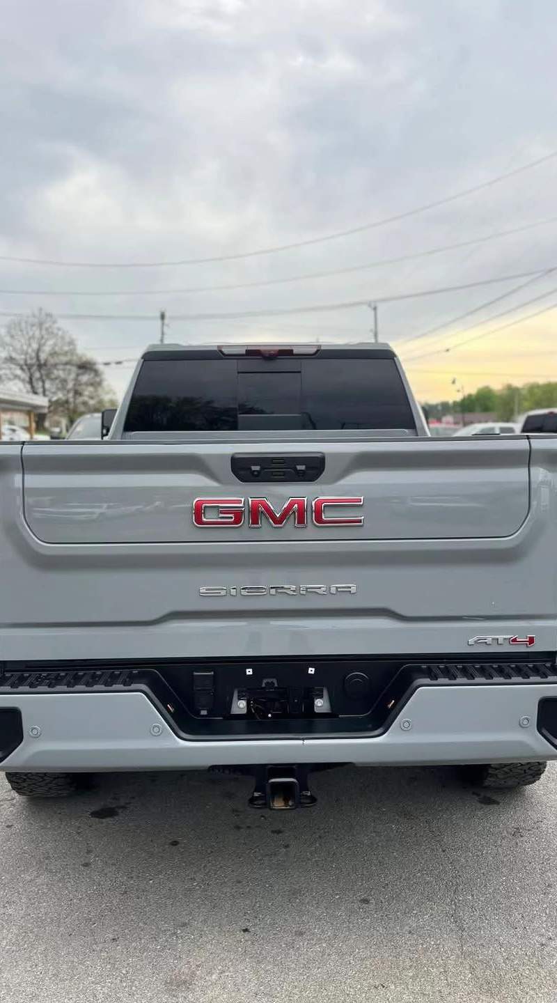2024 GMC Sierra HD AT4 8