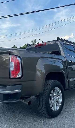 2016 GMC Canyon SLT thumbnail 3