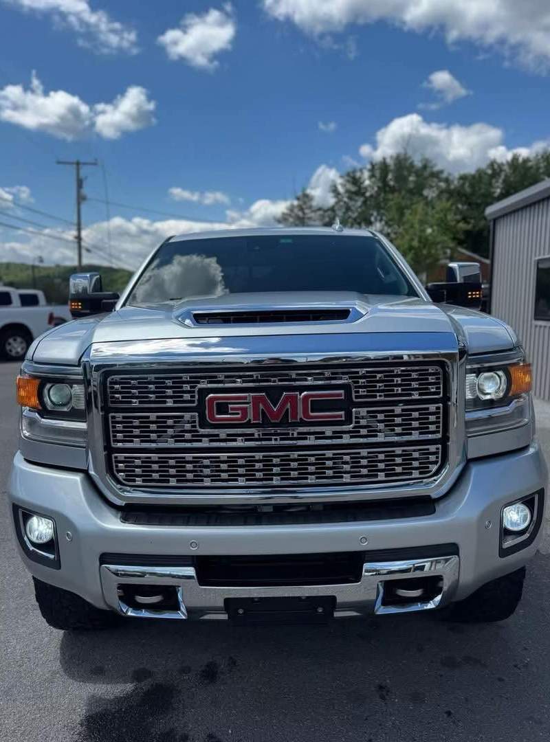 2018 GMC Sierra 2500HD Denali 2
