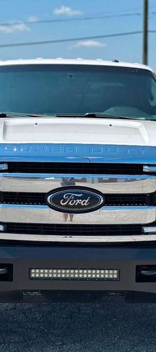 2011 ford F-250 Super Duty Lariat 4WD thumbnail 1