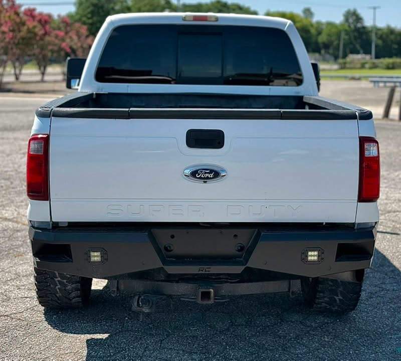 2011 ford F-250 Super Duty Lariat 4WD 2