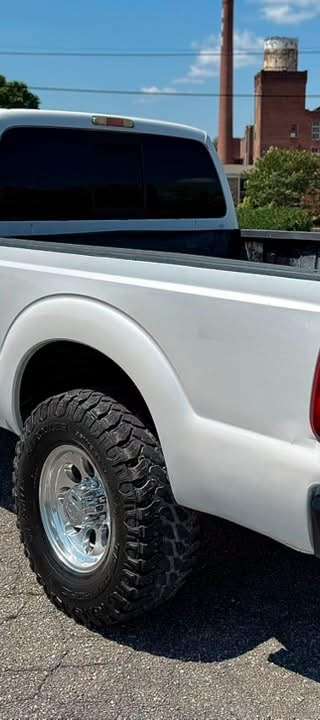 2011 ford F-250 Super Duty Lariat 4WD thumbnail 3