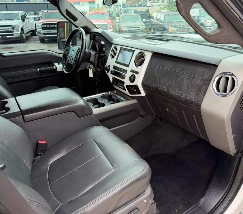 2011 ford F-250 Super Duty Lariat 4WD 4