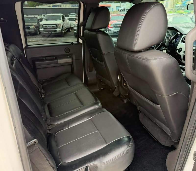 2011 ford F-250 Super Duty Lariat 4WD 5