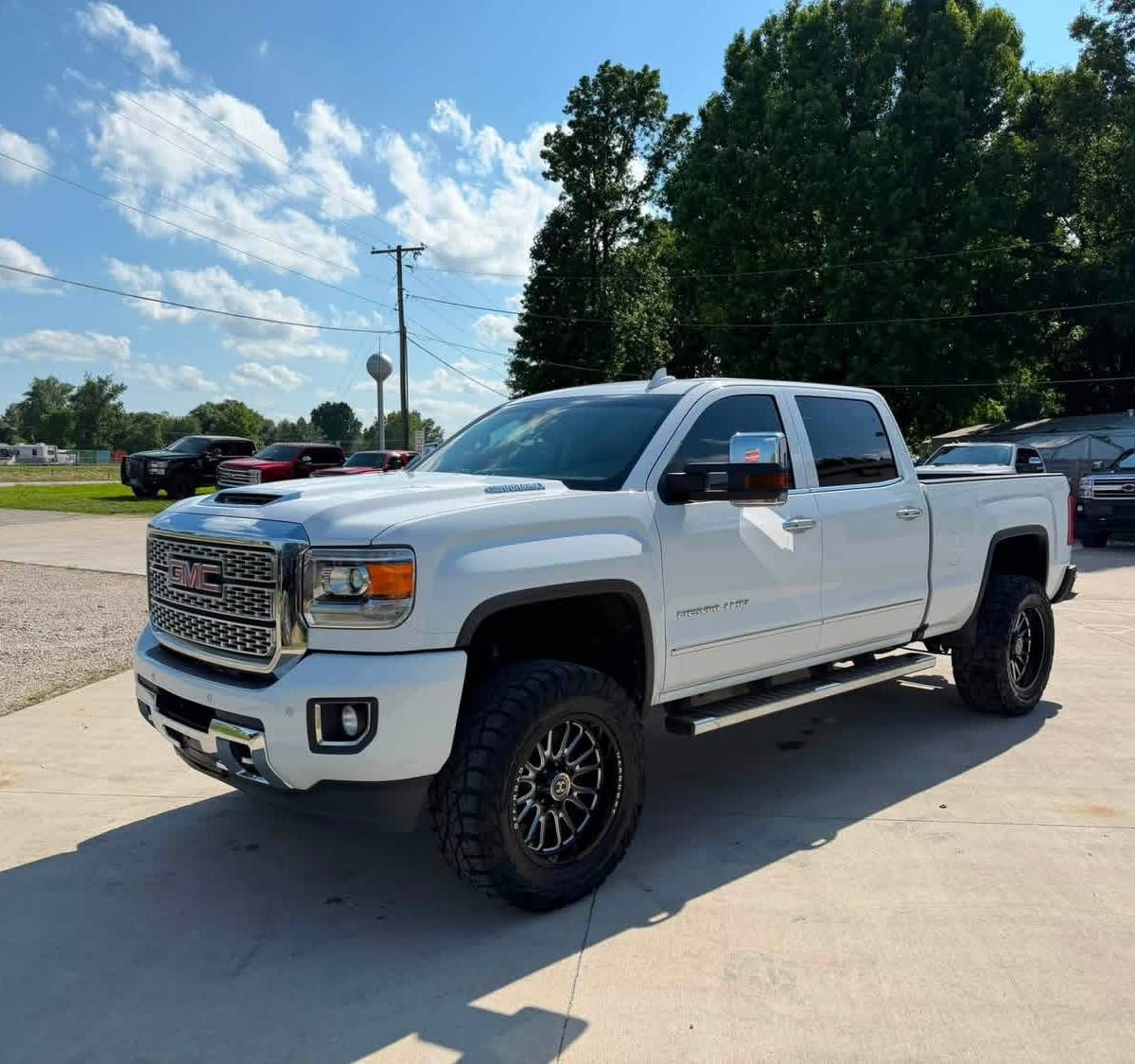 2019 gmc Sierra 2500HD Denali 4WD Crew Cab 1