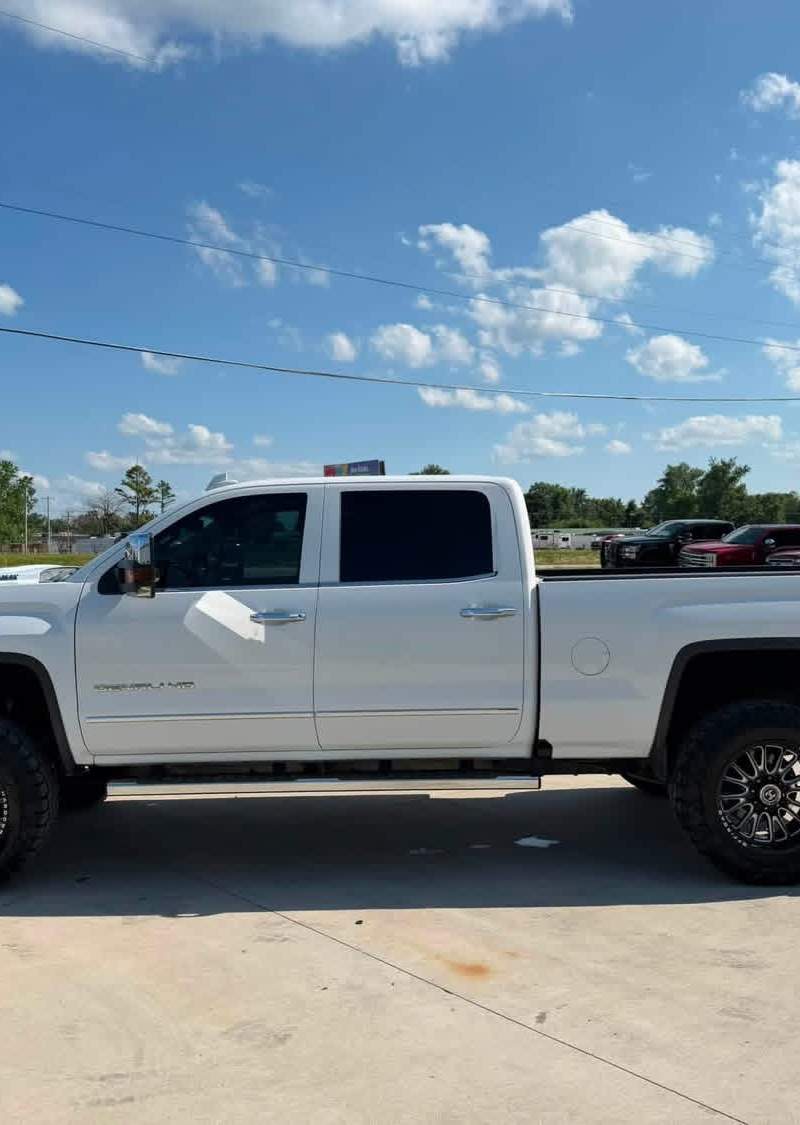 2019 gmc Sierra 2500HD Denali 4WD Crew Cab 2