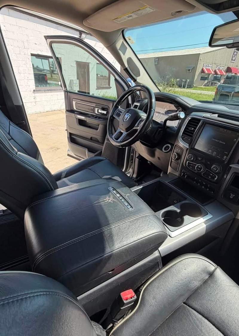 2014 ram 3500     Laramie Limited 4