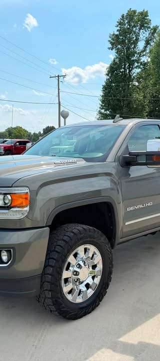 2018 gmc     Sierra 2500HD Denali. thumbnail 1