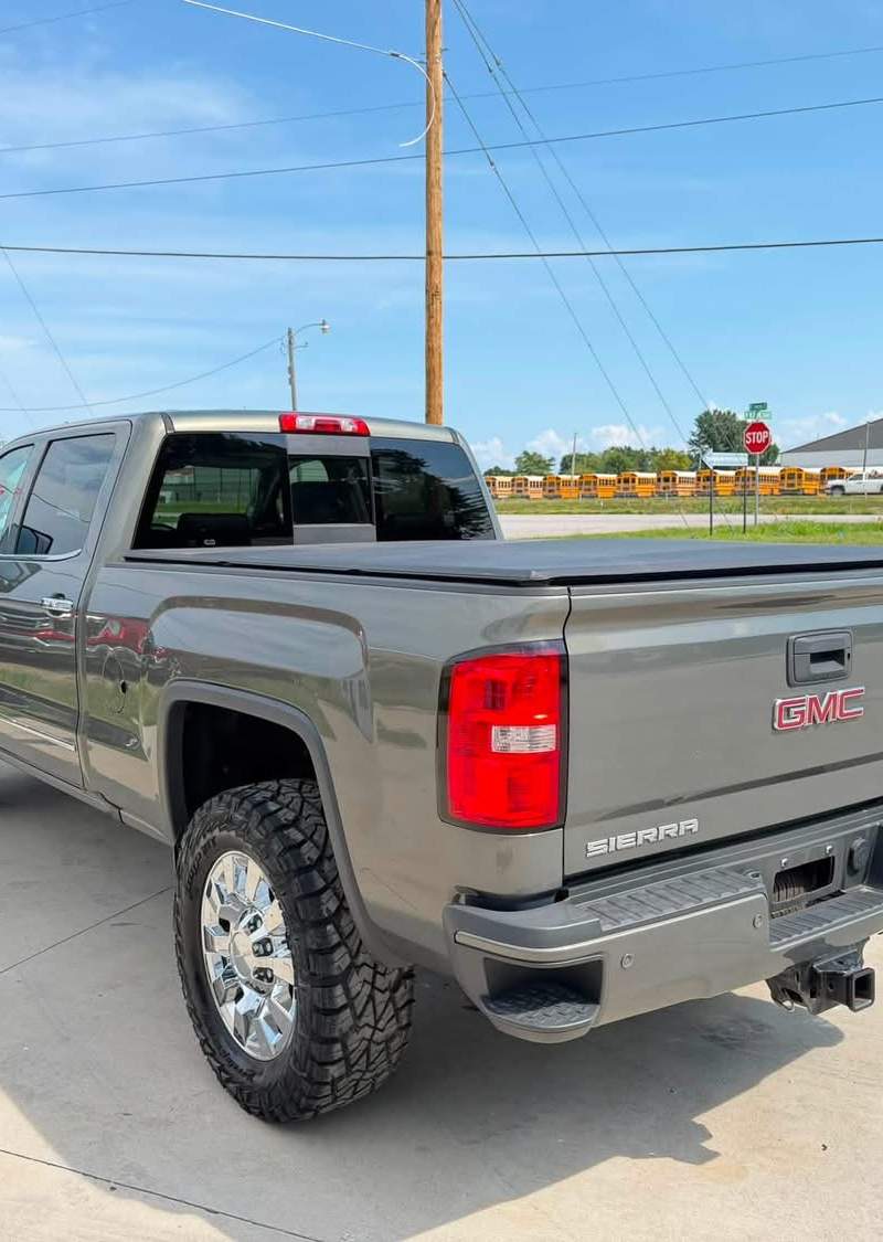 2018 gmc     Sierra 2500HD Denali. 3