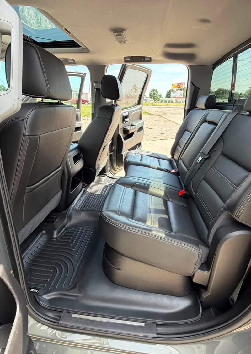 2018 gmc     Sierra 2500HD Denali. 6