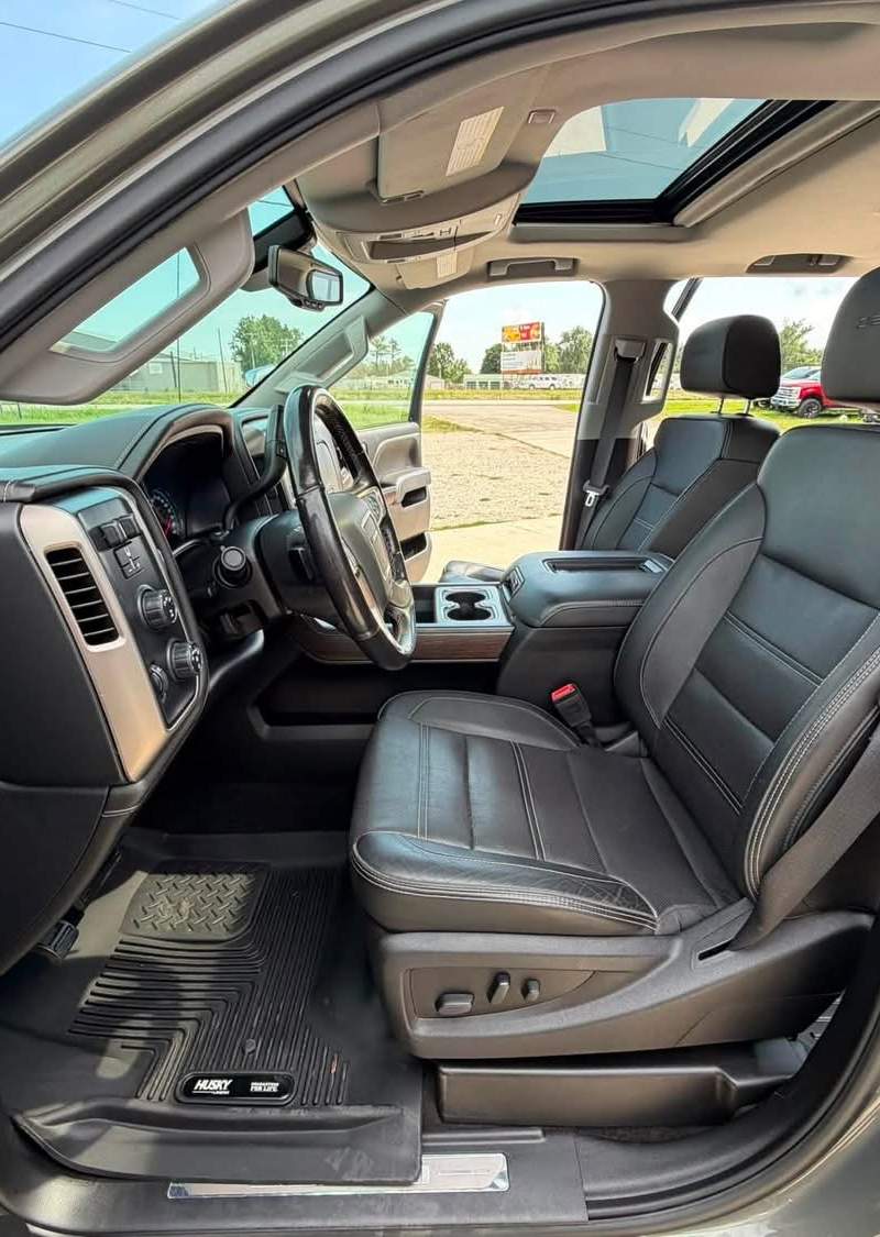 2018 gmc     Sierra 2500HD Denali. 7