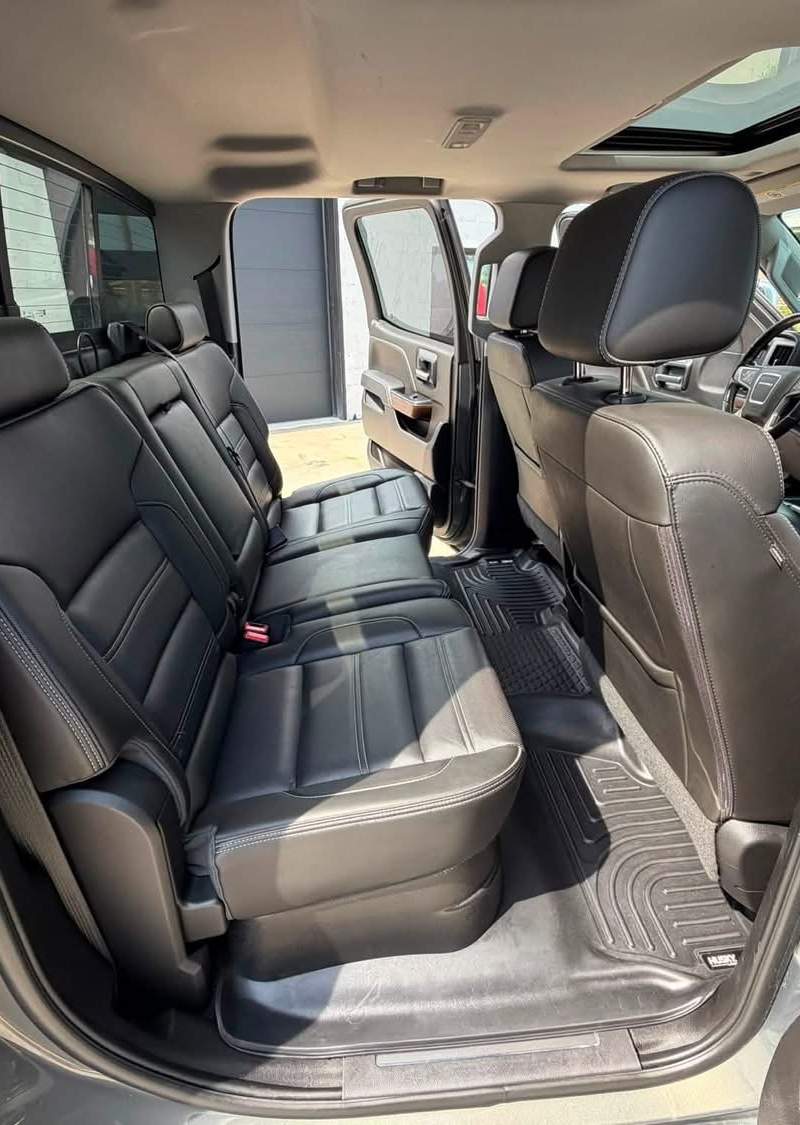 2018 gmc     Sierra 2500HD Denali. 8