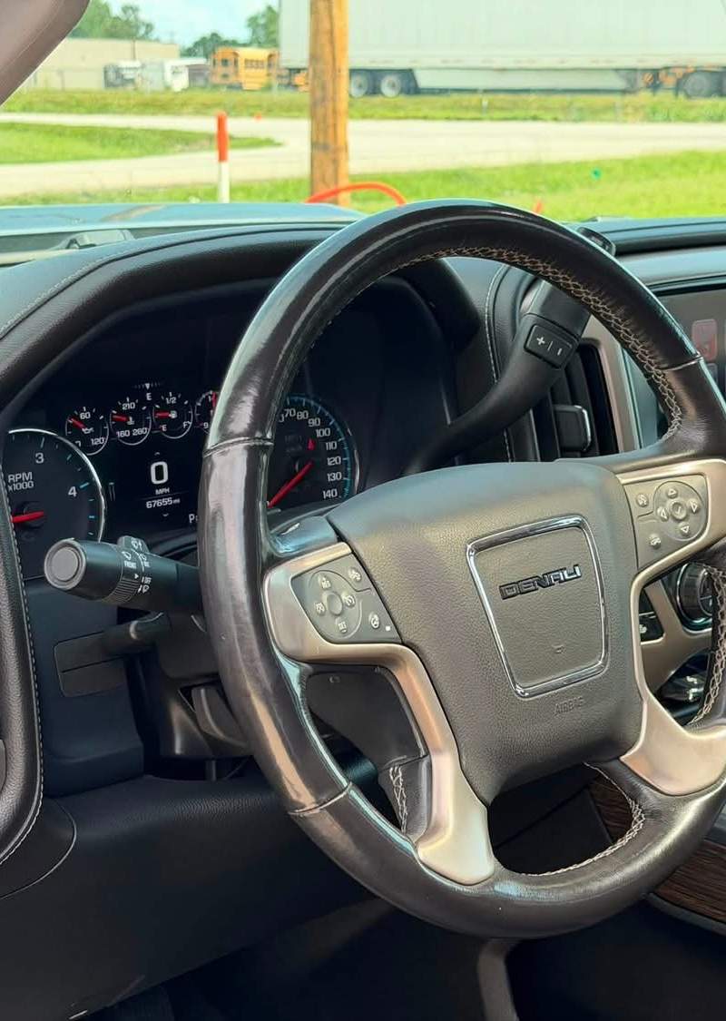 2018 gmc     Sierra 2500HD Denali. 10