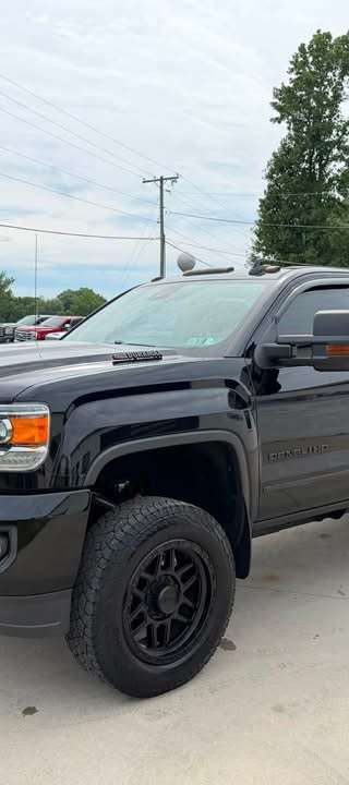 2017 gmc sierra 2500HD  thumbnail 1