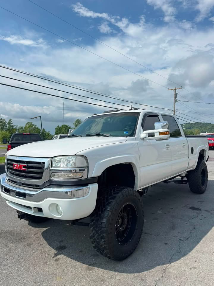 2003 gmc Sierra 2500HD slt 1