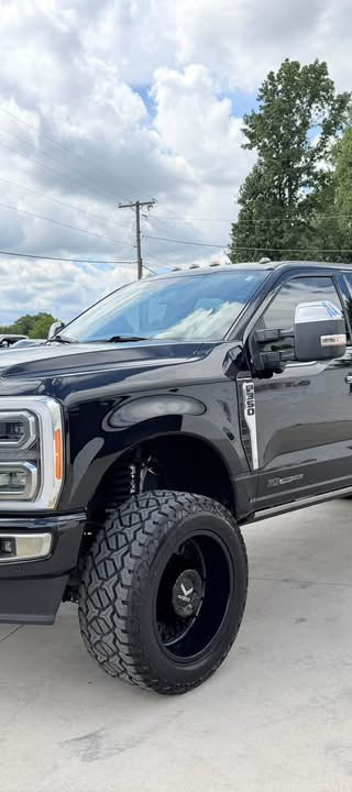 2023 ford f-350 plantinum  thumbnail 1