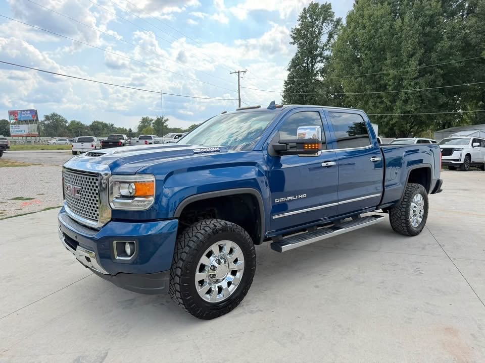 2017 gmc Sierra 2500HD Denali 1