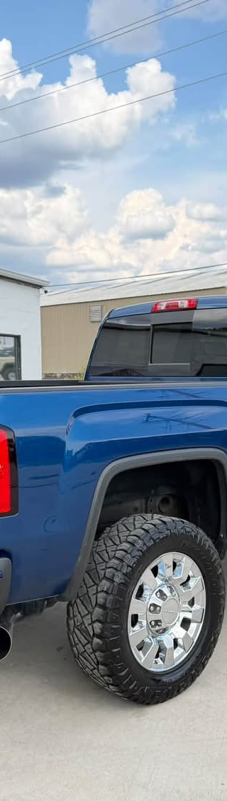 2017 gmc Sierra 2500HD Denali thumbnail 2