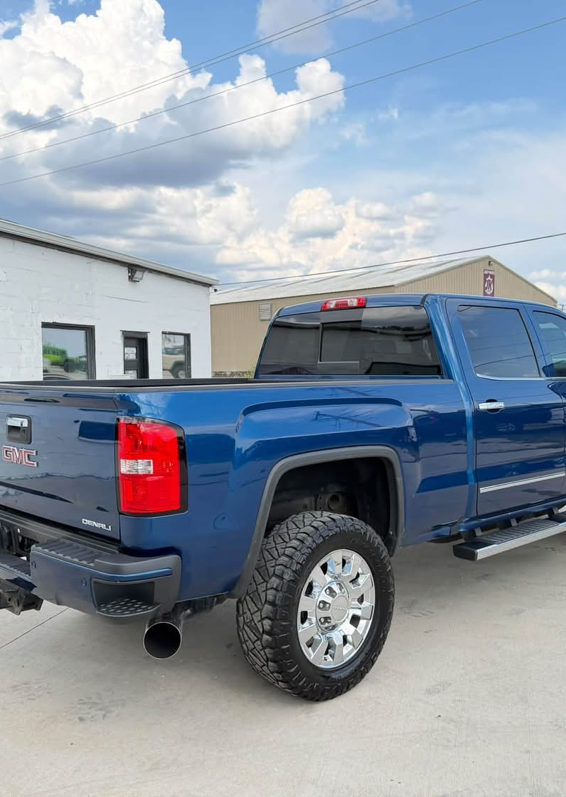 2017 gmc Sierra 2500HD Denali 2