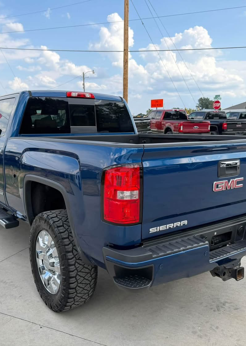 2017 gmc Sierra 2500HD Denali 3