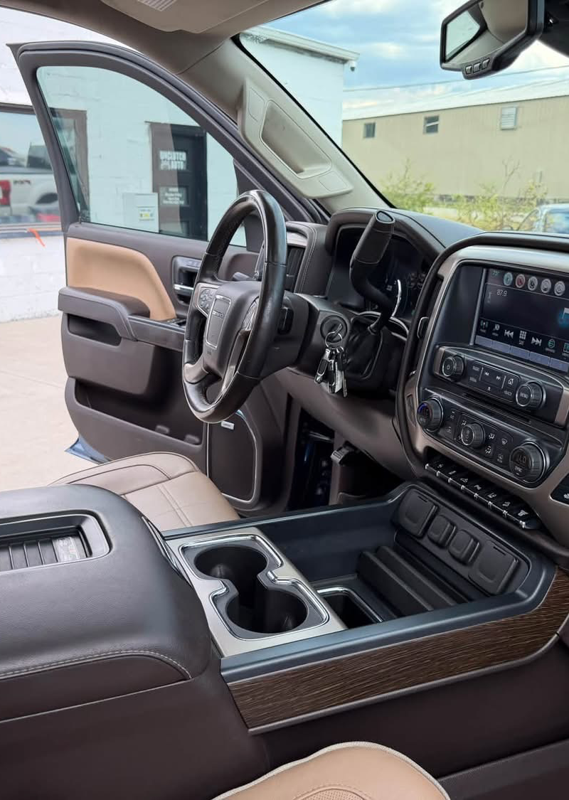2017 gmc Sierra 2500HD Denali 10