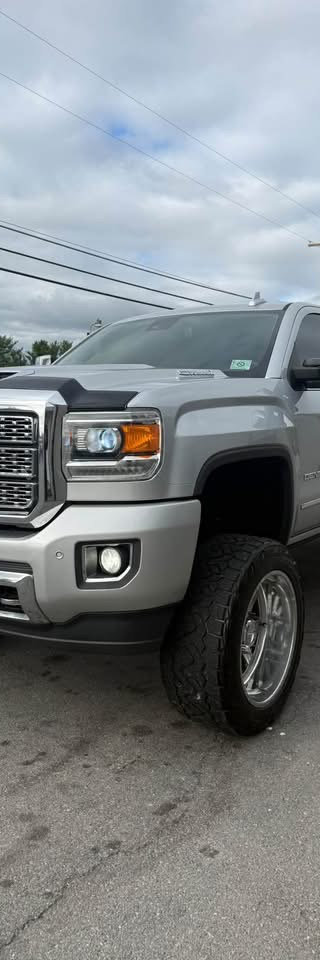 2019 GMC  Sierra 2500HD Denali thumbnail 1