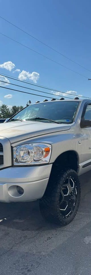 2006 Dodge Ram 3500 SLT thumbnail 1
